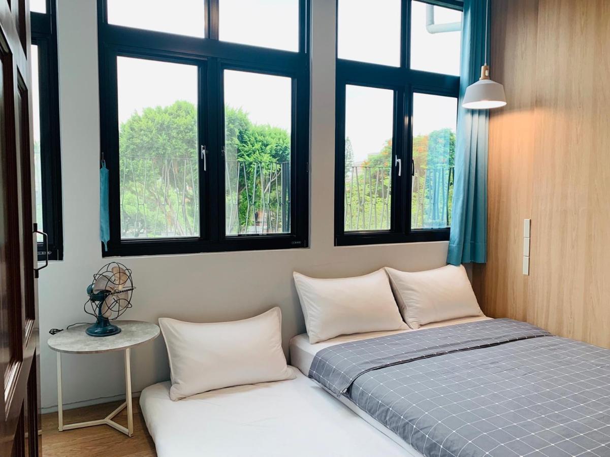 Oyaji Guesthouse-依人數床位數計價開放房型 Tainan Bagian luar foto