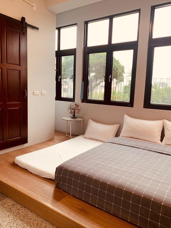 Oyaji Guesthouse-依人數床位數計價開放房型 Tainan Bagian luar foto