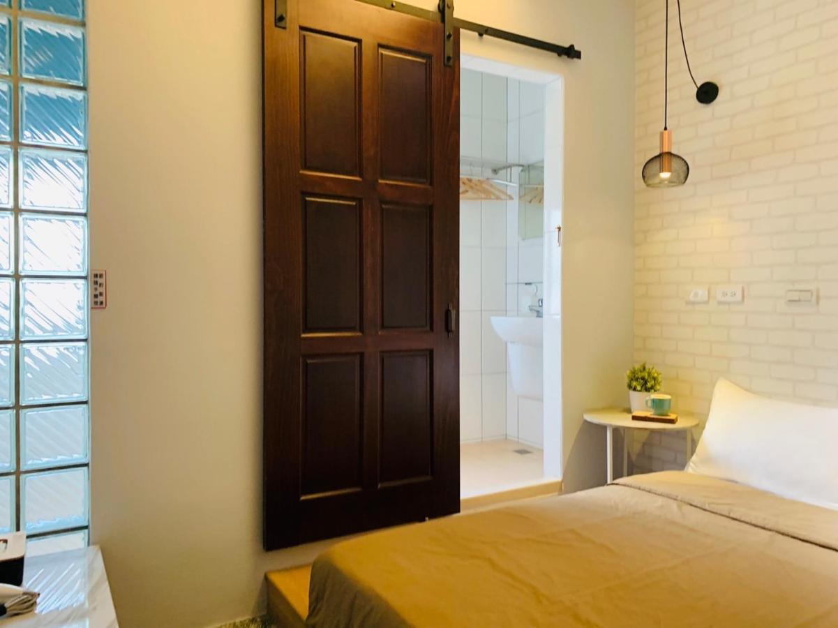 Oyaji Guesthouse-依人數床位數計價開放房型 Tainan Bagian luar foto