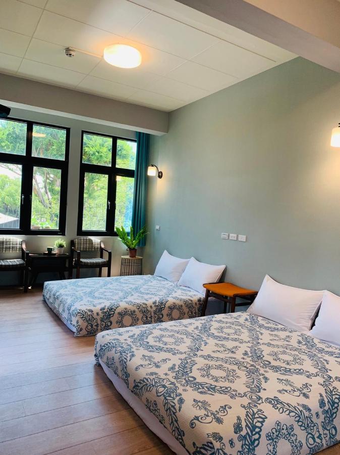 Oyaji Guesthouse-依人數床位數計價開放房型 Tainan Bagian luar foto