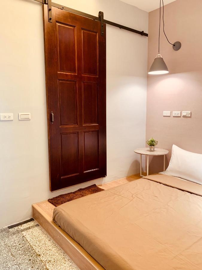 Oyaji Guesthouse-依人數床位數計價開放房型 Tainan Bagian luar foto