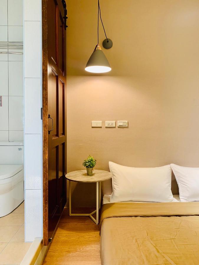 Oyaji Guesthouse-依人數床位數計價開放房型 Tainan Bagian luar foto
