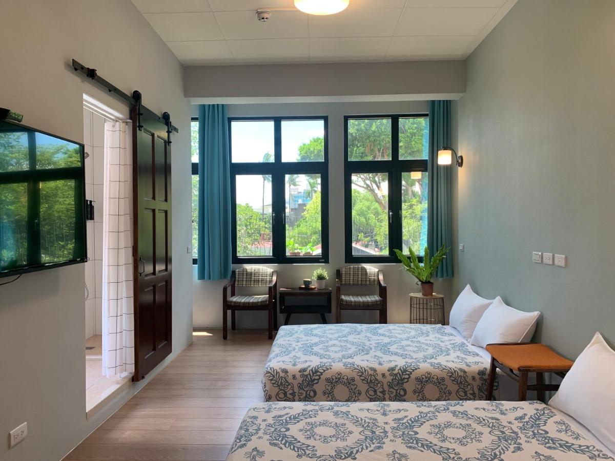 Oyaji Guesthouse-依人數床位數計價開放房型 Tainan Bagian luar foto