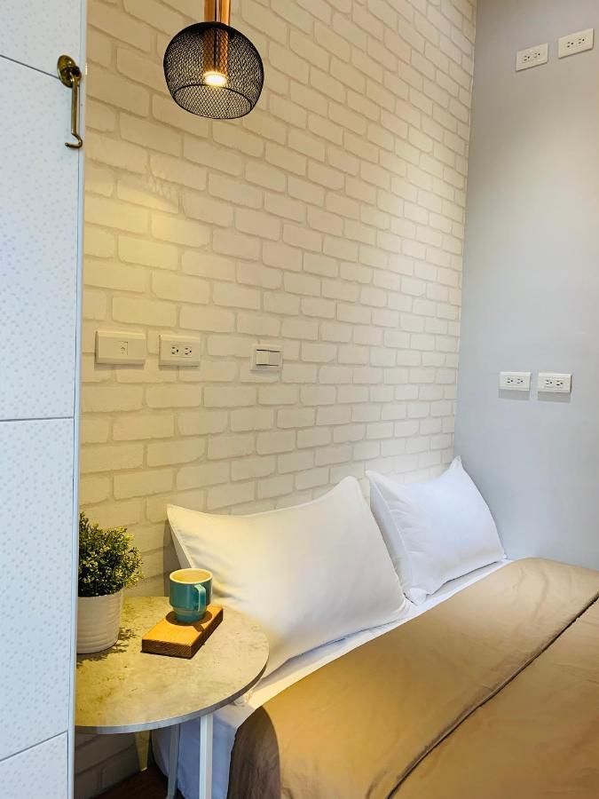 Oyaji Guesthouse-依人數床位數計價開放房型 Tainan Bagian luar foto