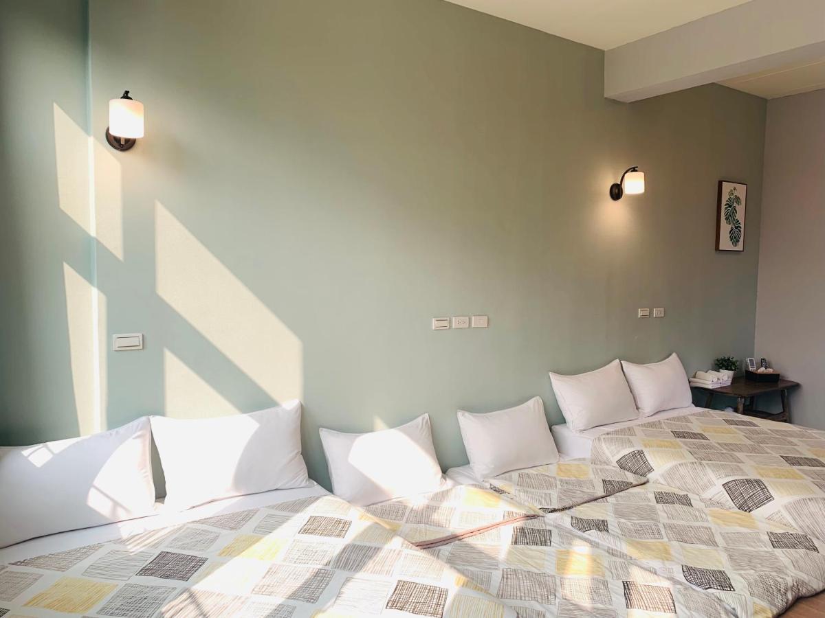 Oyaji Guesthouse-依人數床位數計價開放房型 Tainan Bagian luar foto