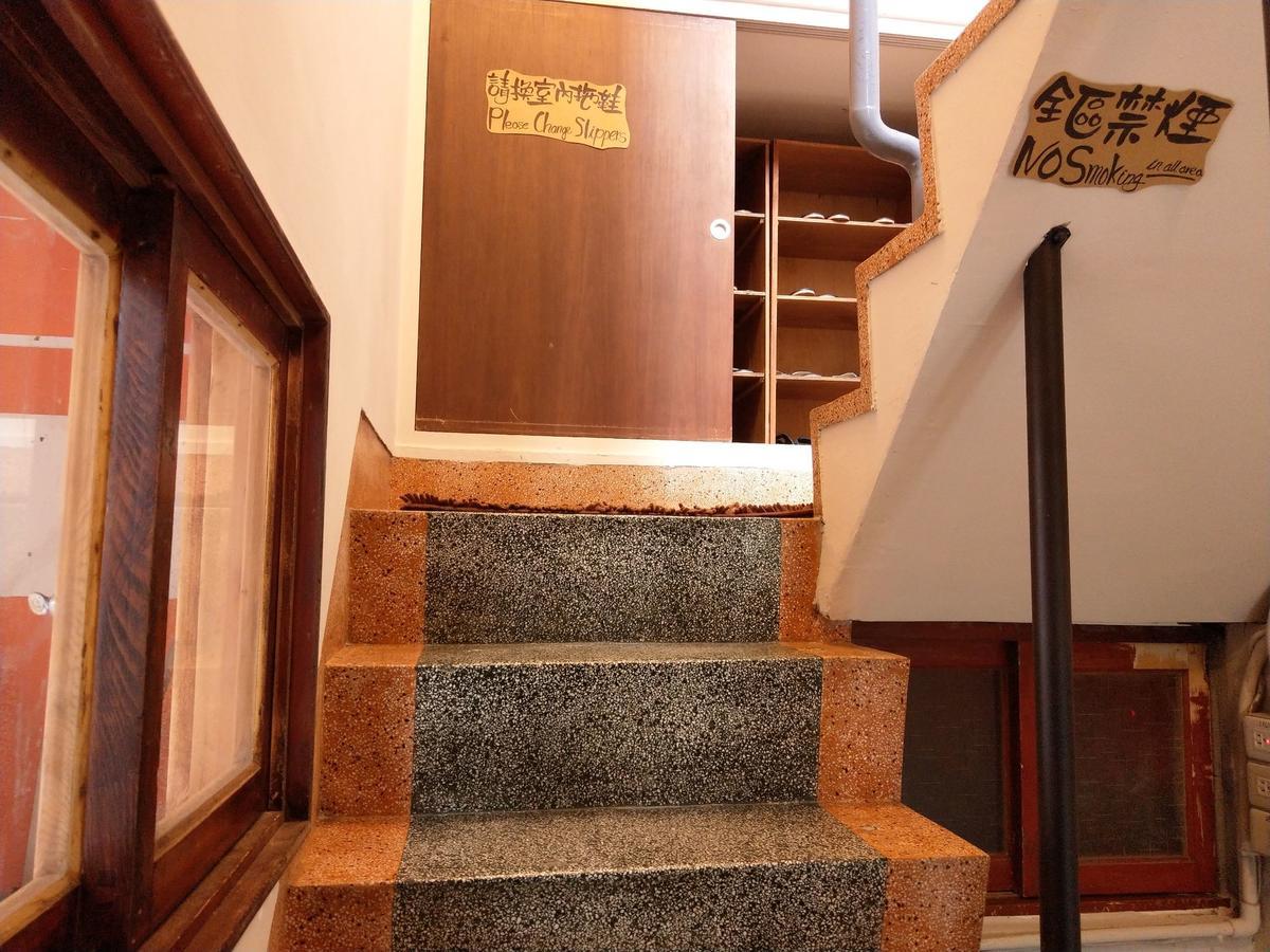 Oyaji Guesthouse-依人數床位數計價開放房型 Tainan Bagian luar foto