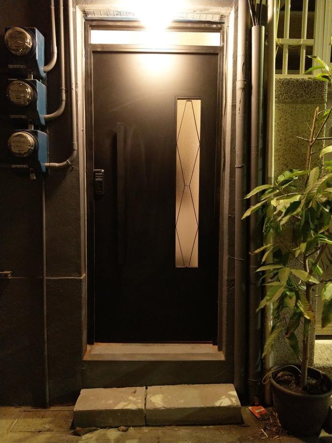 Oyaji Guesthouse-依人數床位數計價開放房型 Tainan Bagian luar foto