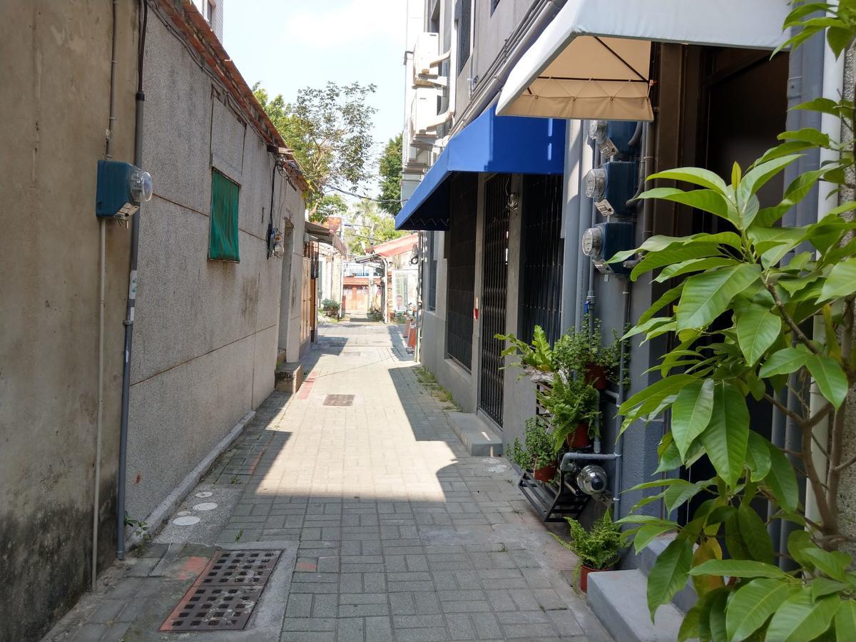 Oyaji Guesthouse-依人數床位數計價開放房型 Tainan Bagian luar foto